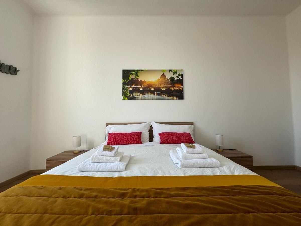 Urban Retreat Steps From The Metro Roma